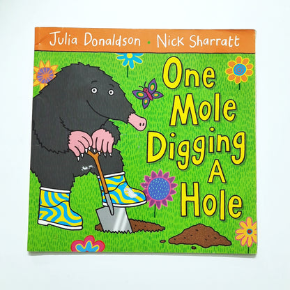 One Mole Digging a Hole - Julia Donaldson